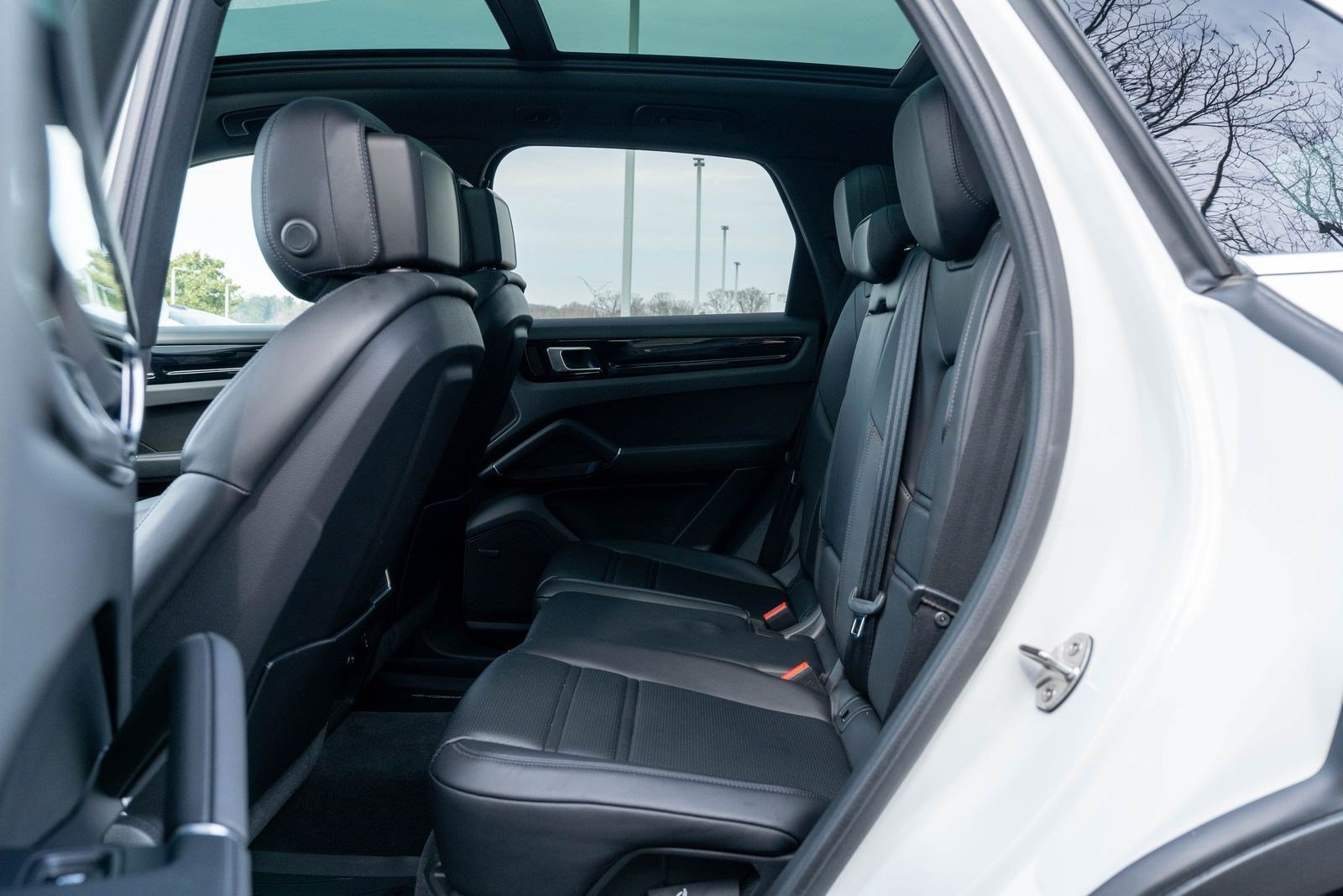 Certified 2023 Porsche Cayenne Platinum Edition AWD/4WD image 33