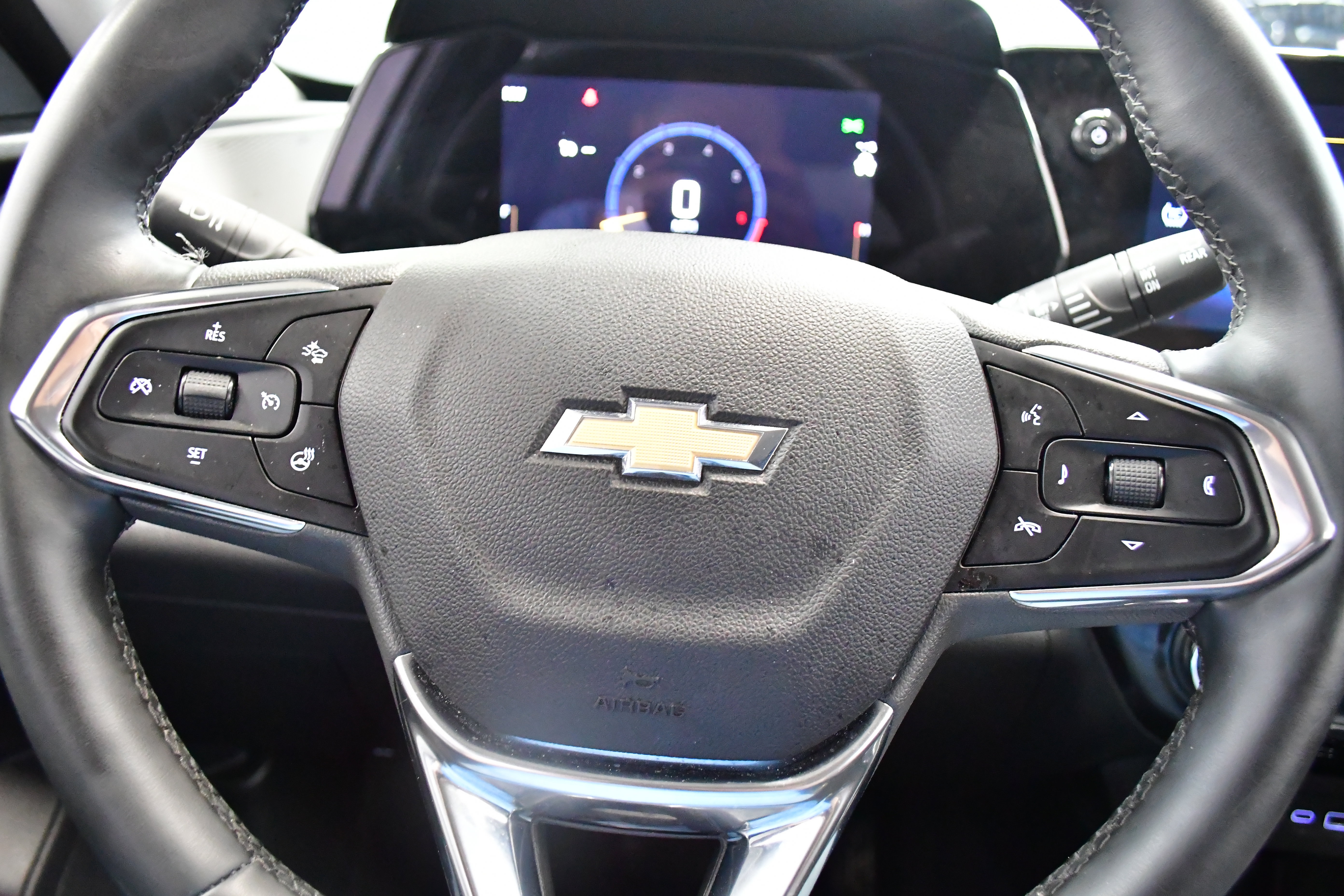 Used 2025 Chevrolet Trax LT w/ LT Convenience Package FWD image 19