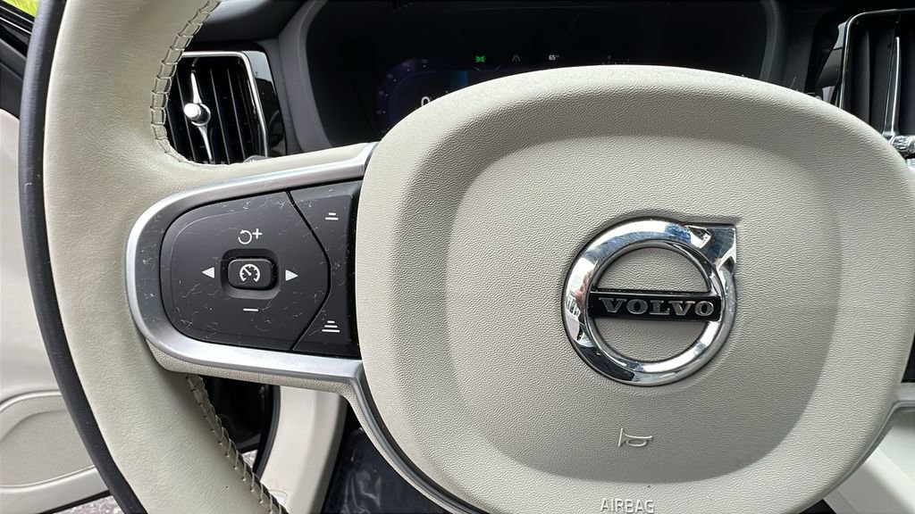 Used 2022 Volvo XC60 B5 Momentum w/ Climate Package image 28