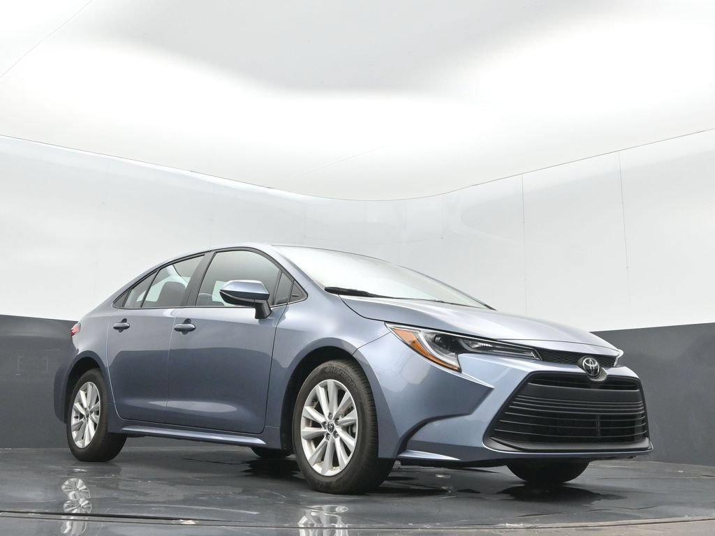 Used 2026 Toyota Corolla LE w/ LE Premium Package FWD image 10