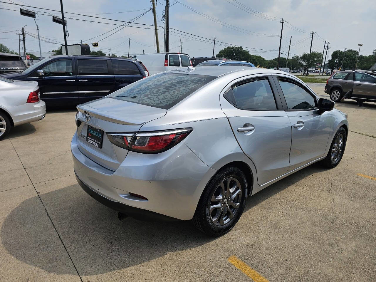 Used 2019 Toyota Yaris LE FWD image 4