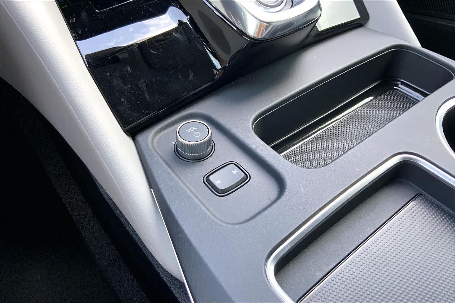 Used 2026 Acura MDX w/ Technology Package FWD image 32