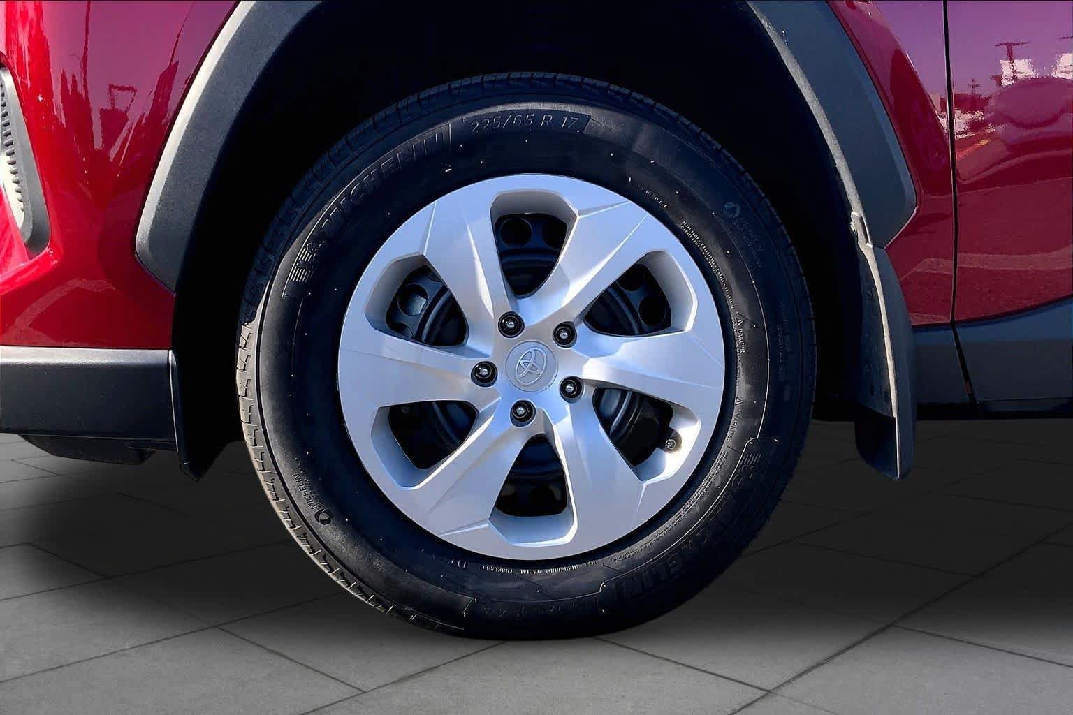 Certified 2025 Toyota RAV4 LE AWD/4WD image 10