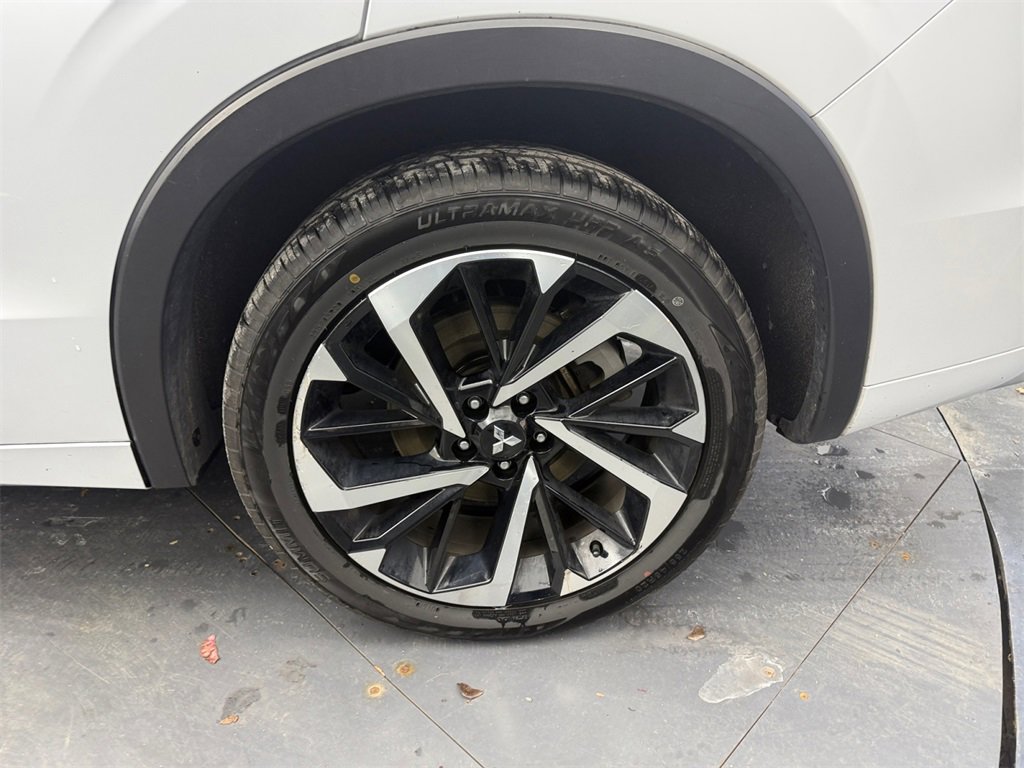 Used 2024 Mitsubishi Outlander 4WD Plug-In Hybrid image 34