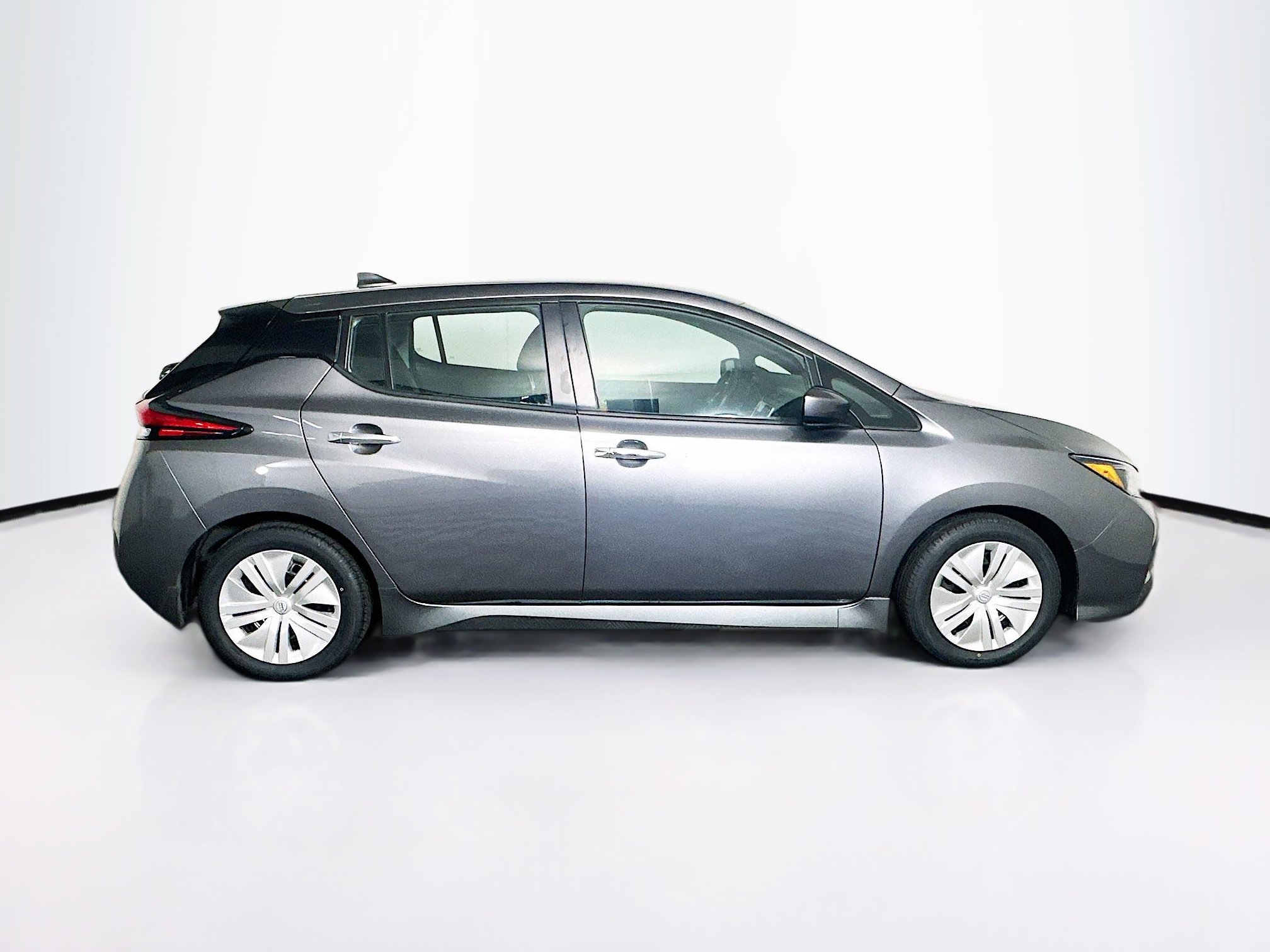 Used 2024 Nissan Leaf S FWD image 10