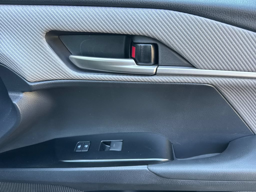 Used 2025 Toyota Camry SE w/ Convenience Package FWD image 21