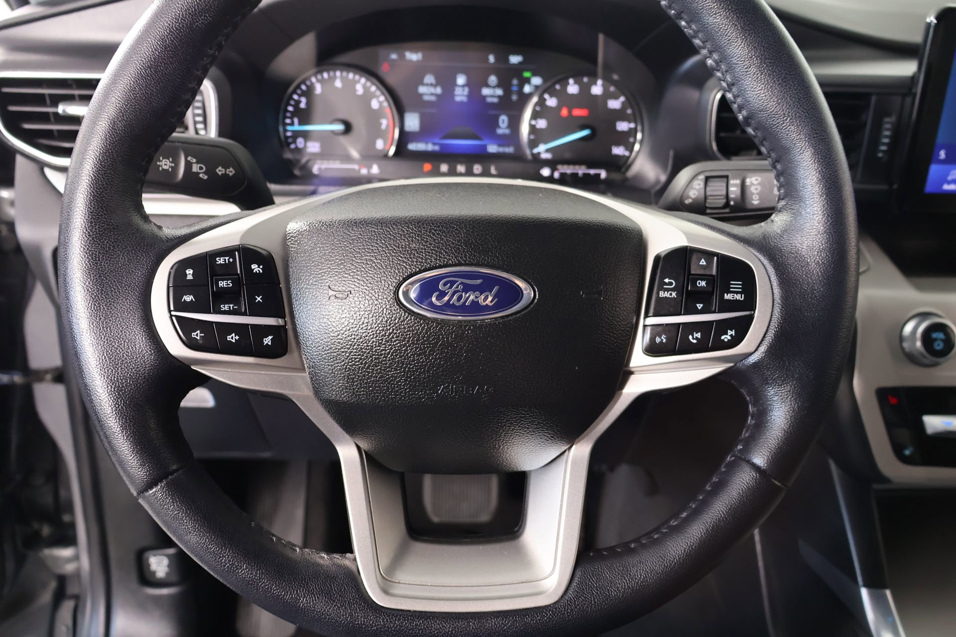 Used 2023 Ford Explorer XLT w/ Equipment Group 202A RWD image 3