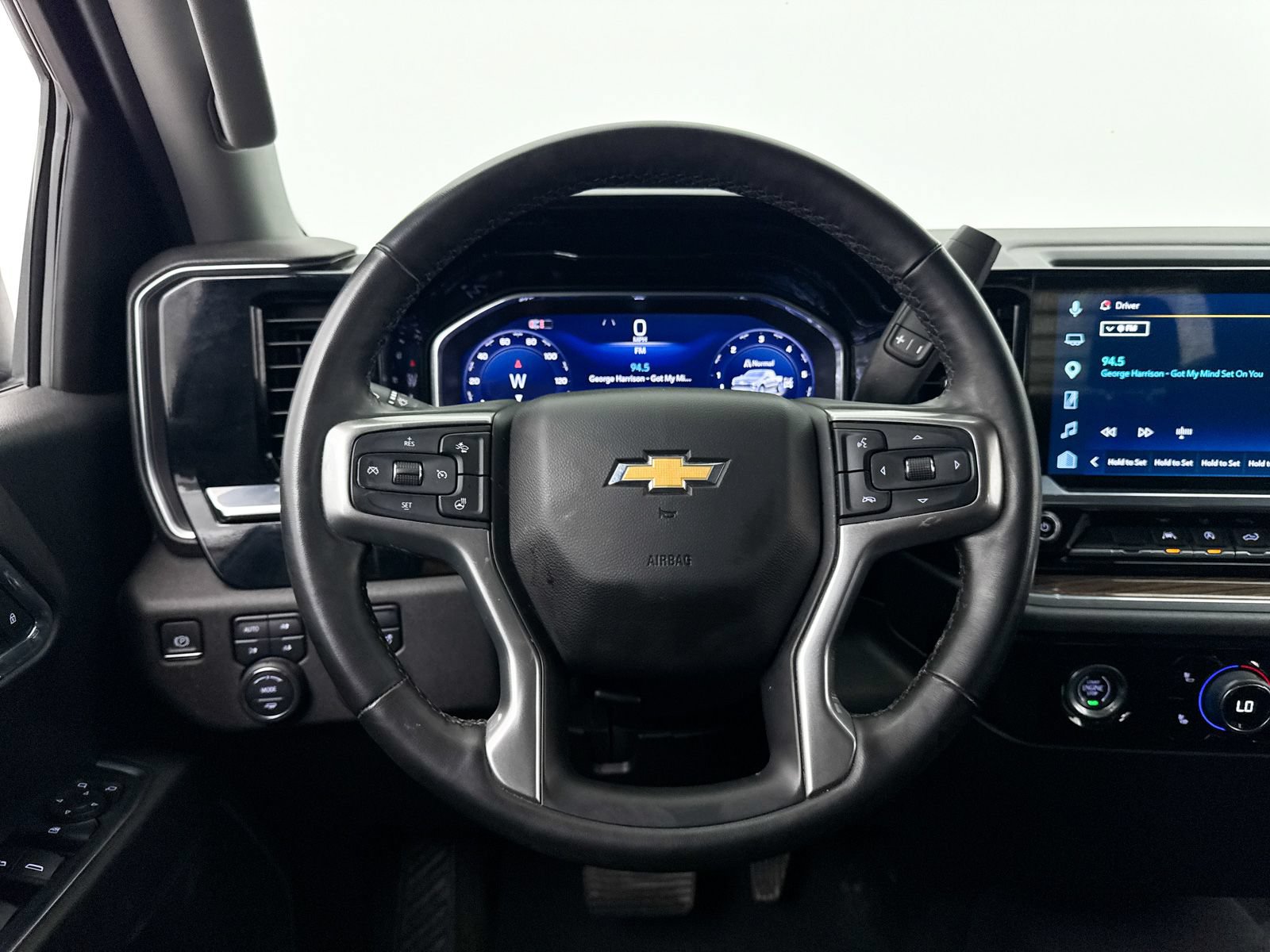 Used 2024 Chevrolet Silverado 1500 LT w/ Z71 Off-Road Package AWD/4WD image 3