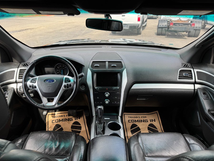Used 2014 Ford Explorer XLT w/ Equipment Group 202A AWD/4WD image 22