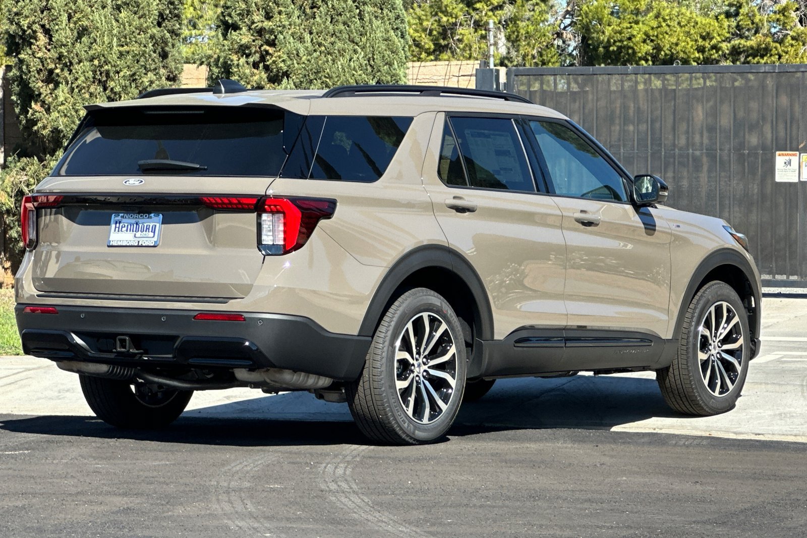 New 2027 Ford Explorer ST-Line w/ Premium Package AWD/4WD image 4