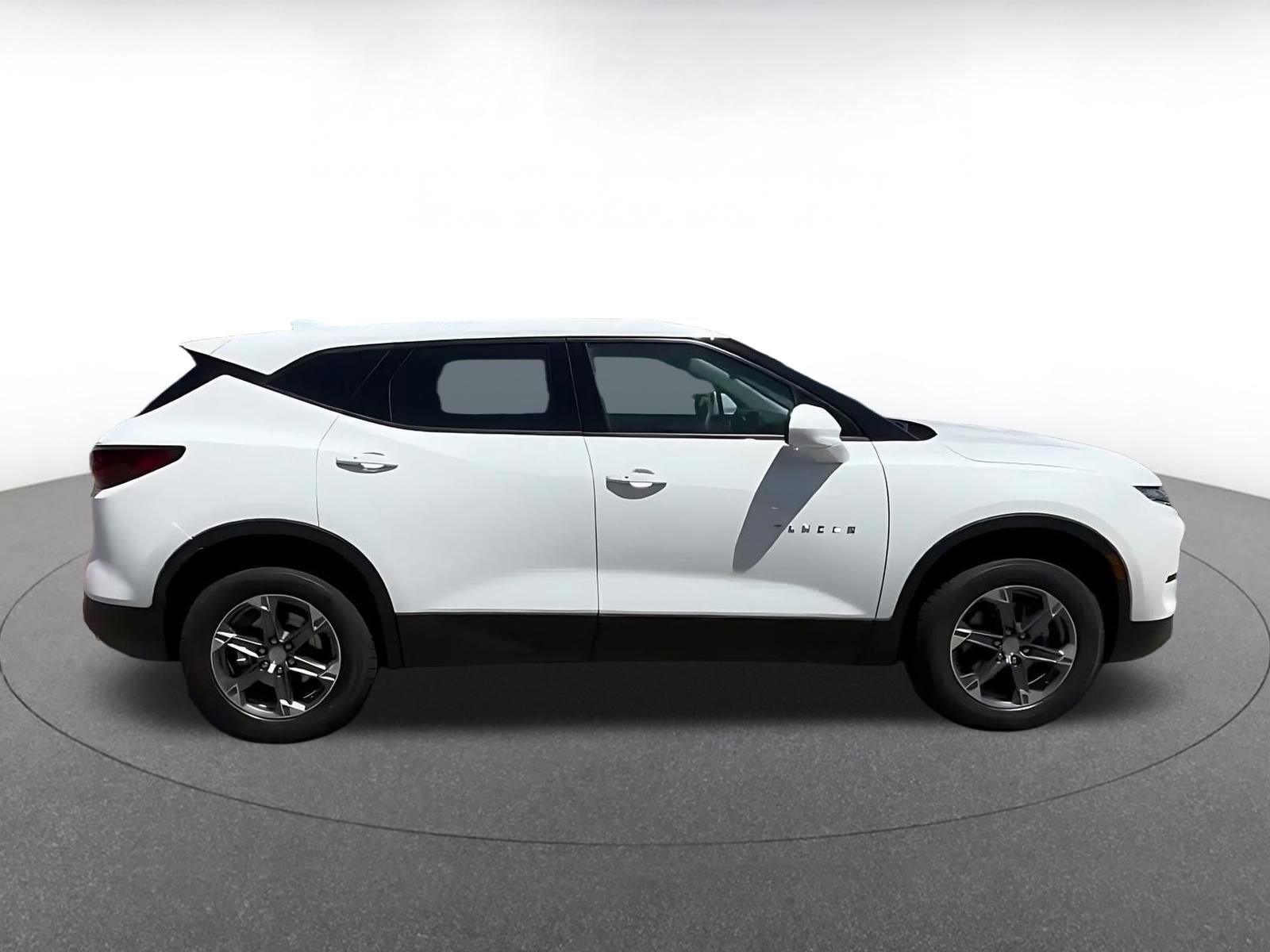 Used 2025 Chevrolet Blazer LT FWD image 16