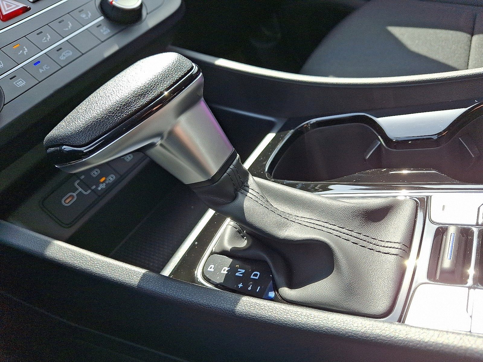 Certified 2025 Hyundai Tucson SE image 8