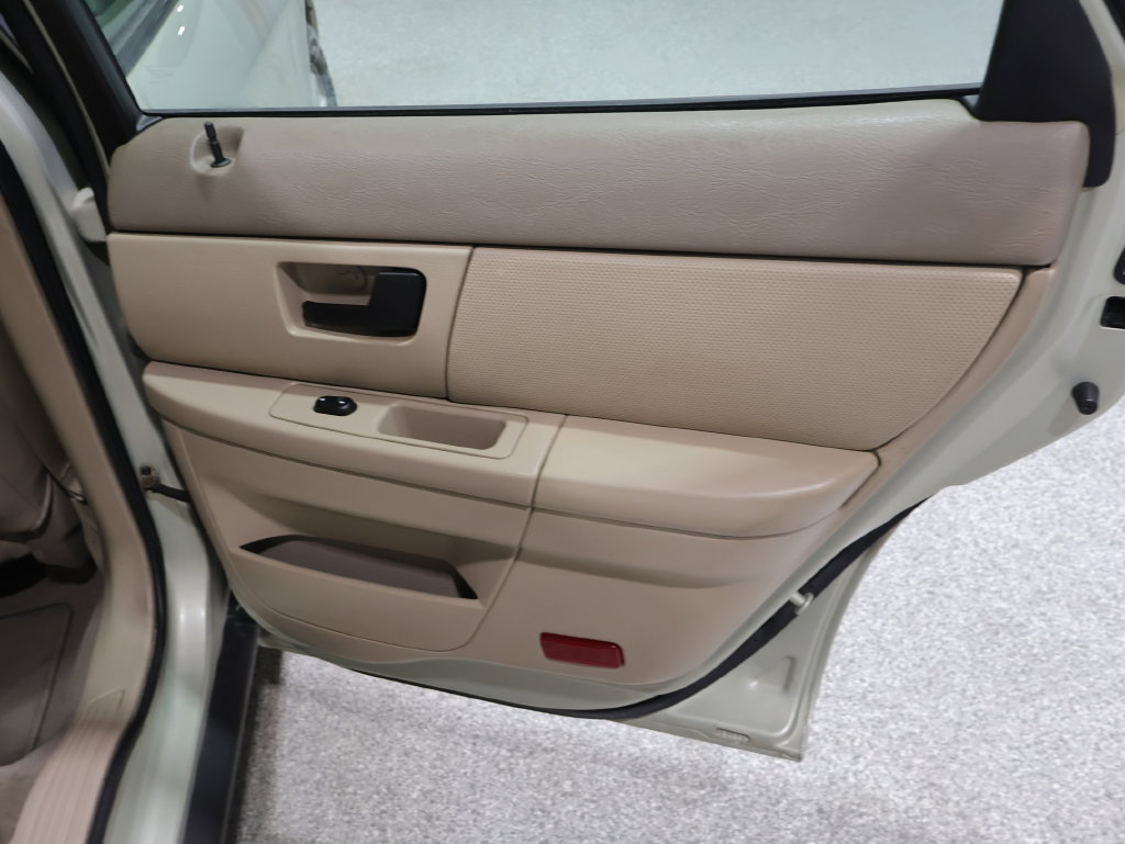 Used 2006 Ford Taurus SEL FWD image 25