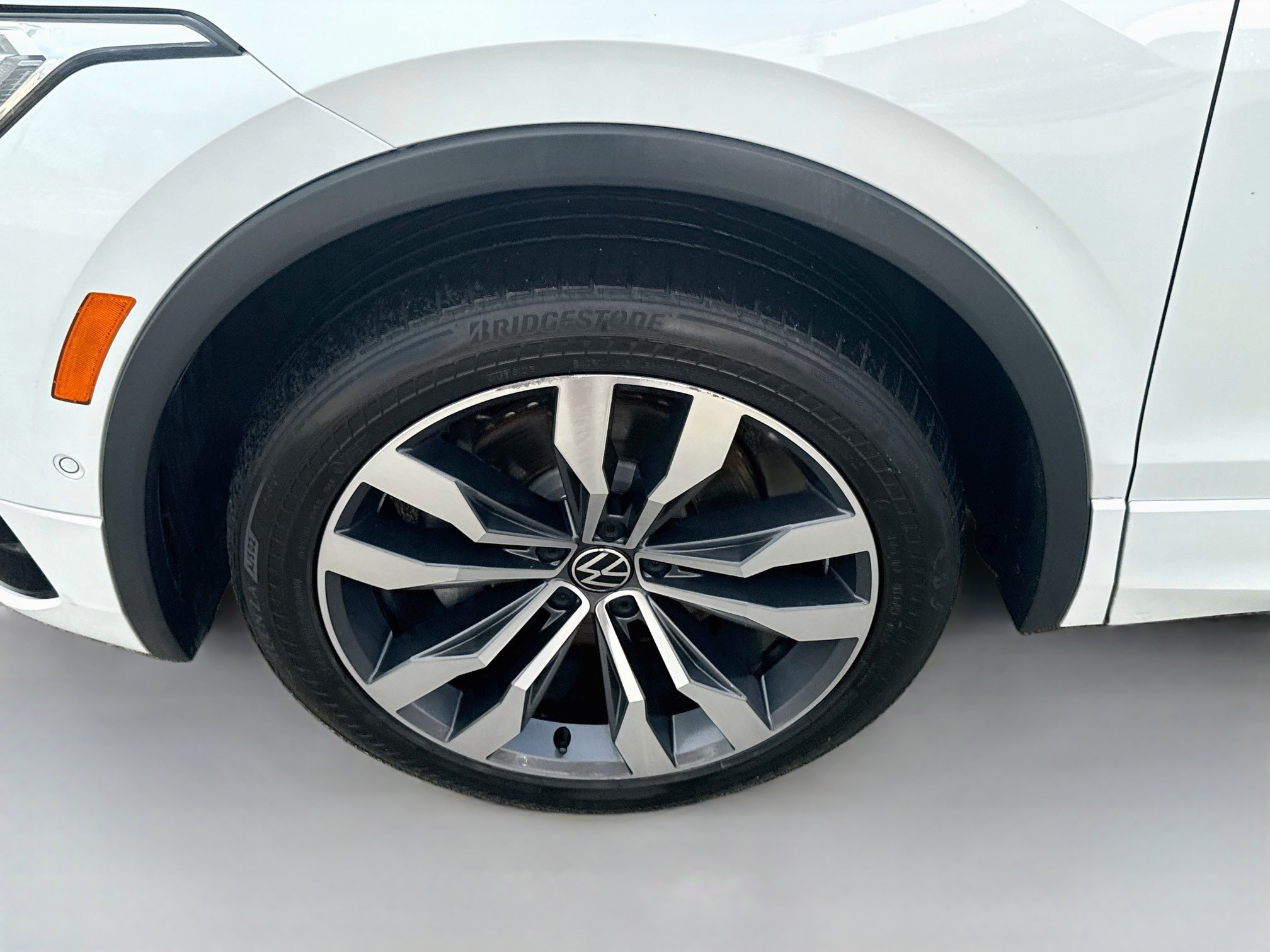 Used 2022 Volkswagen Tiguan SEL R-Line AWD/4WD image 34