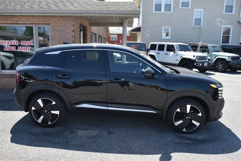 Used 2025 Nissan Kicks SR AWD/4WD image 2