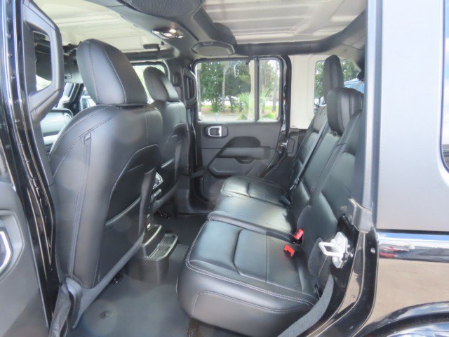 Used 2022 Jeep Wrangler Unlimited Sahara w/ Cold Weather Group AWD/4WD image 18