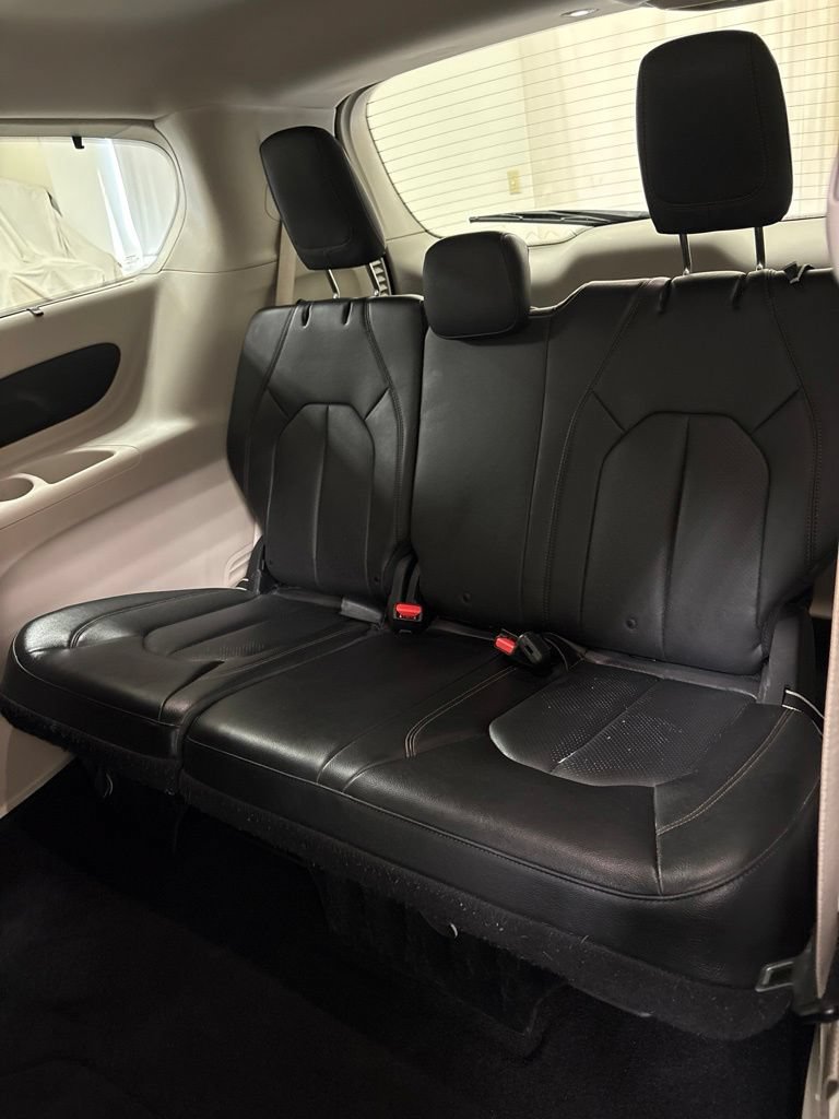 Used 2019 Chrysler Pacifica Touring-L FWD image 23