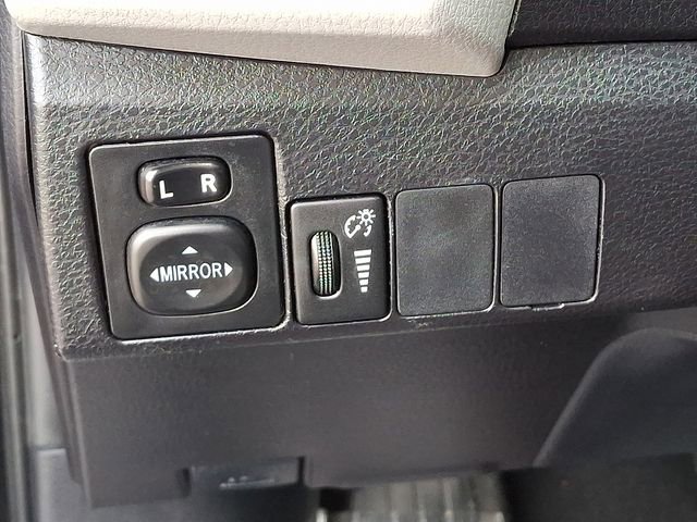 Used 2015 Toyota Corolla LE image 32