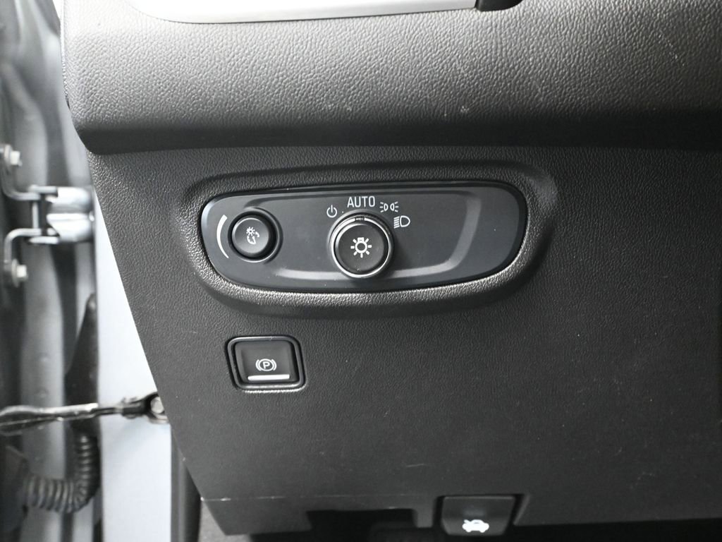 Used 2024 GMC Terrain SLE image 30