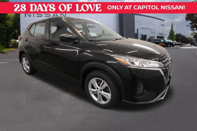 New 2025 Nissan Kicks Play S