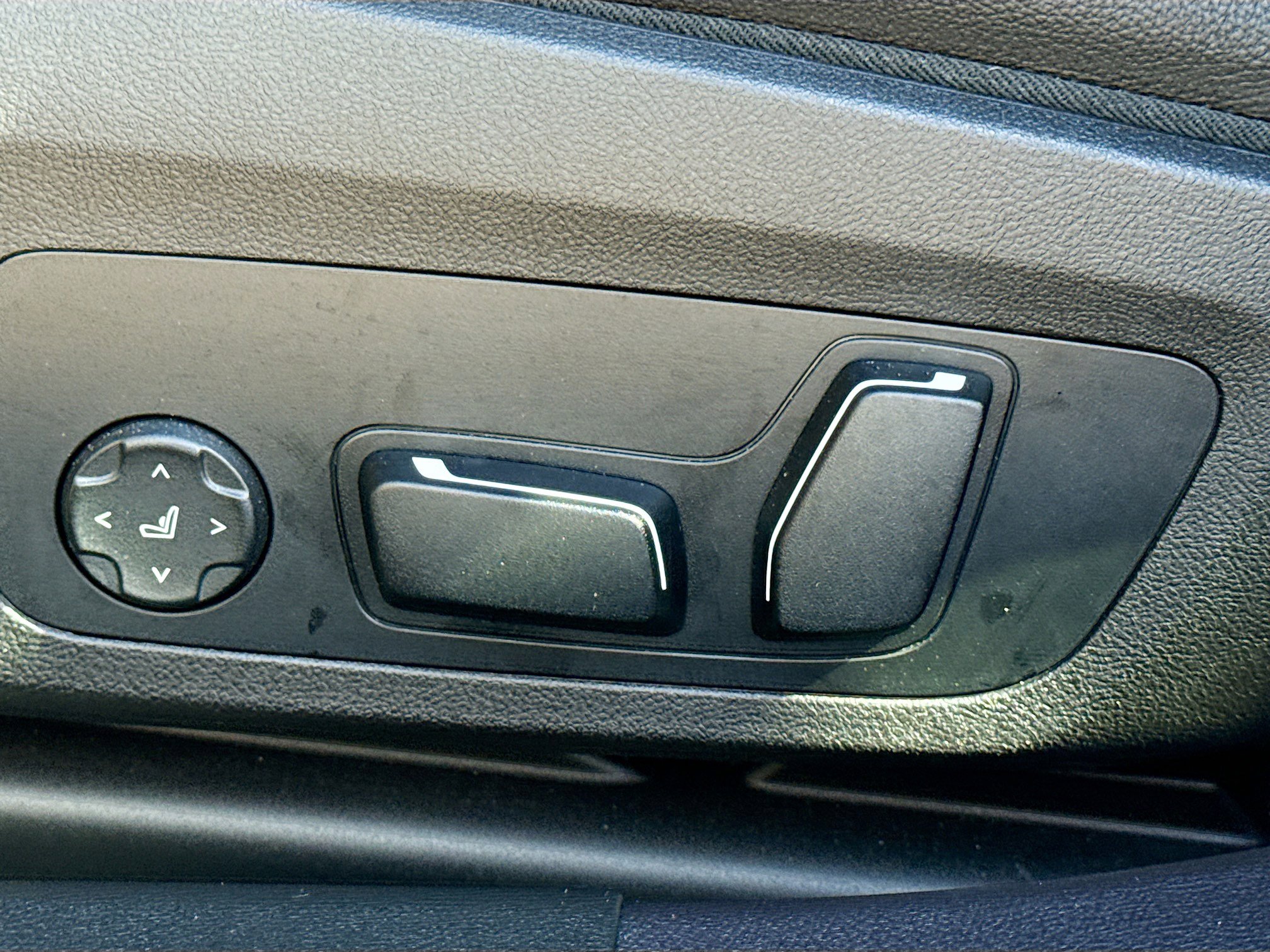 Used 2025 BMW 330i Sedan image 25