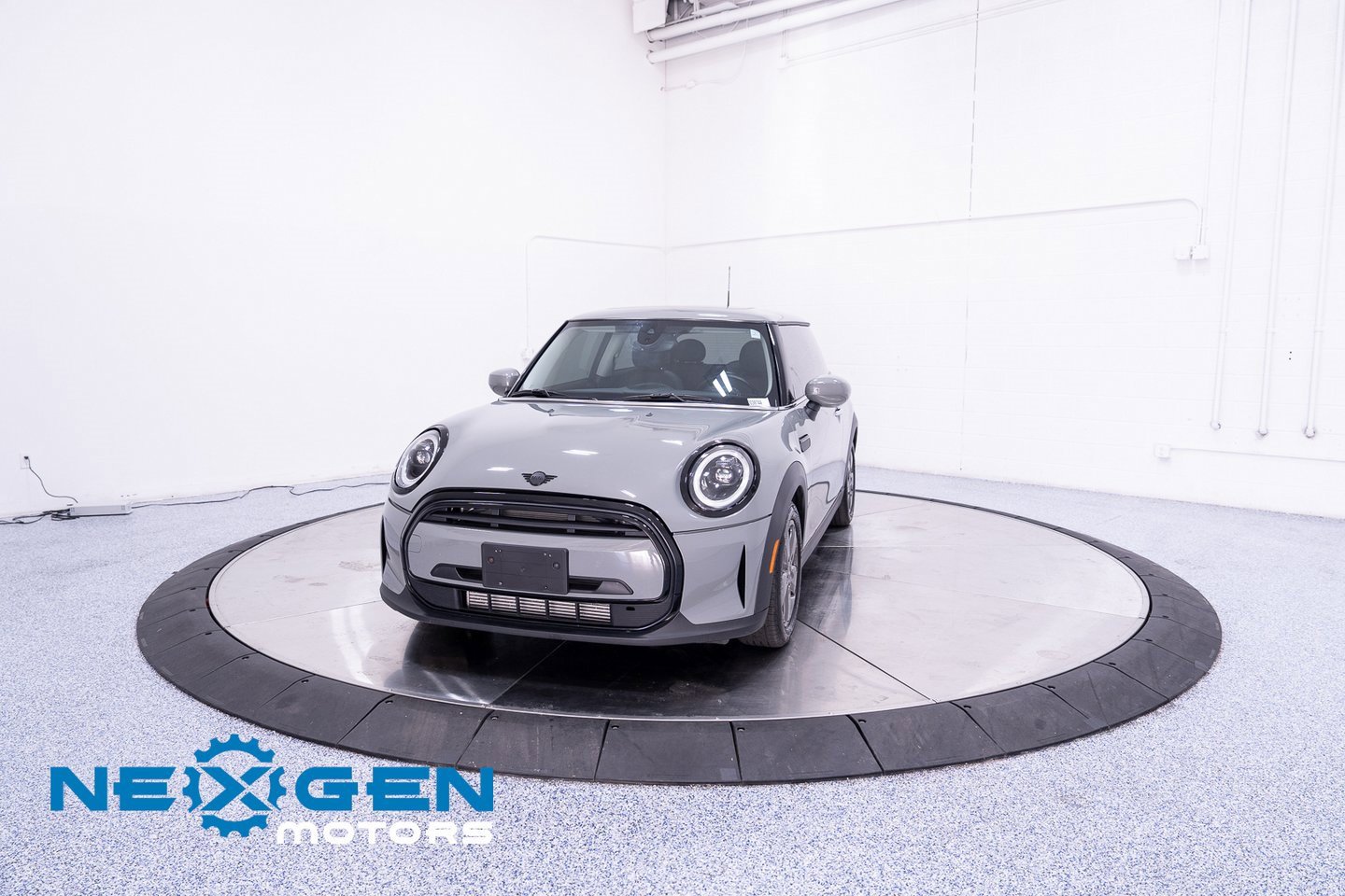 Used 2023 MINI Cooper 2-Door Hardtop image 30