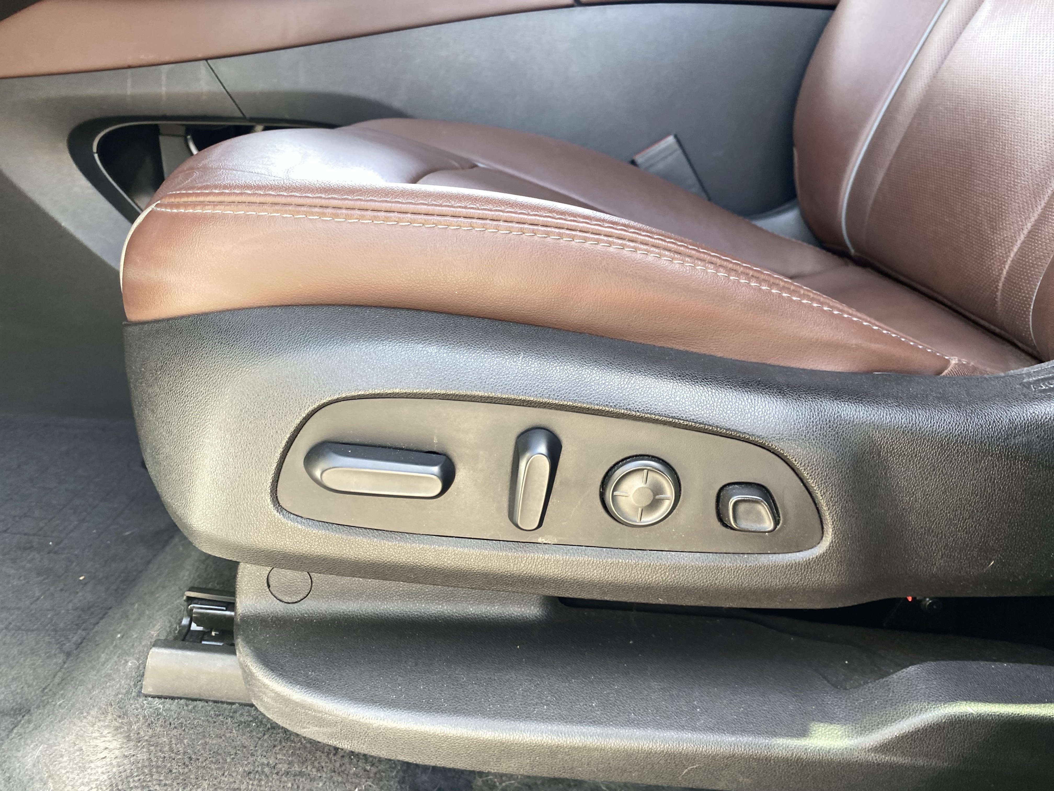 Used 2020 Buick Enclave Avenir w/ Avenir Technology Package AWD/4WD image 22