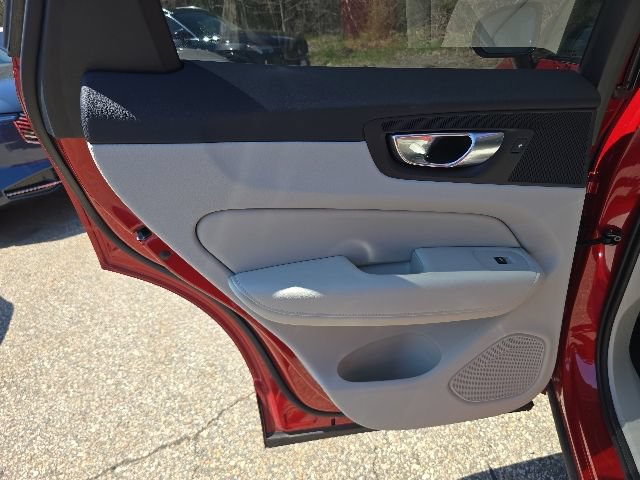 Certified 2024 Volvo XC60 B5 Ultimate AWD/4WD image 22