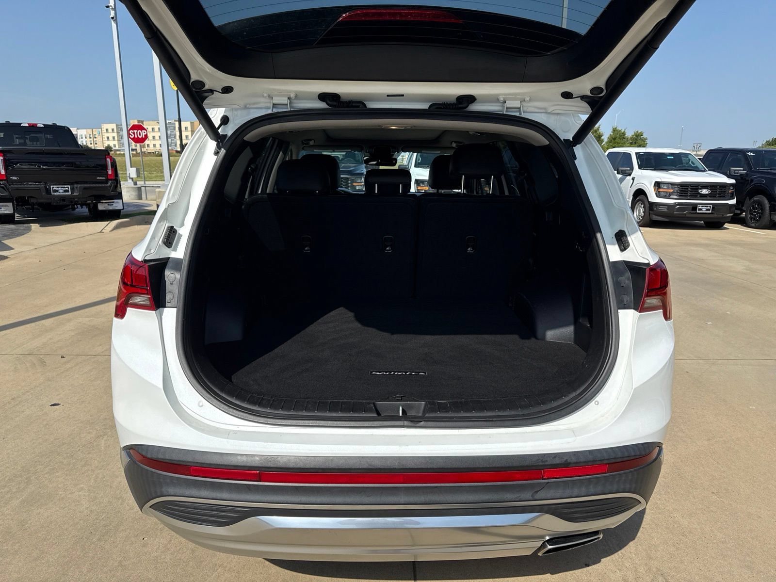 Used 2022 Hyundai Santa Fe SEL w/ Convenience + Premium Package FWD image 7