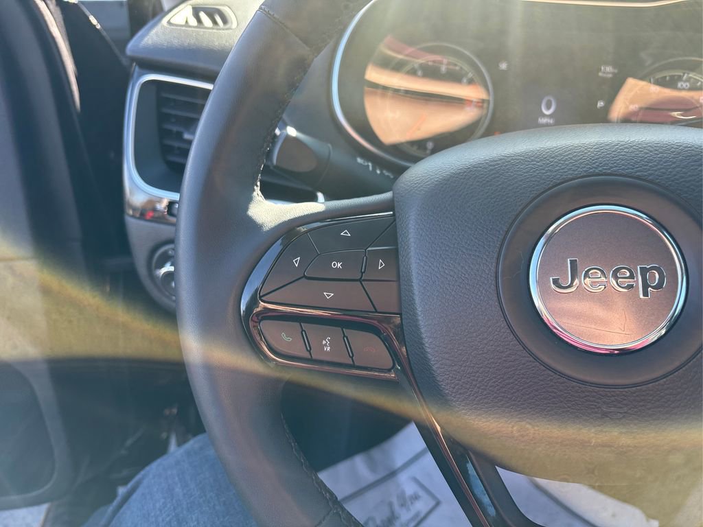 Used 2023 Jeep Cherokee Altitude Lux image 24