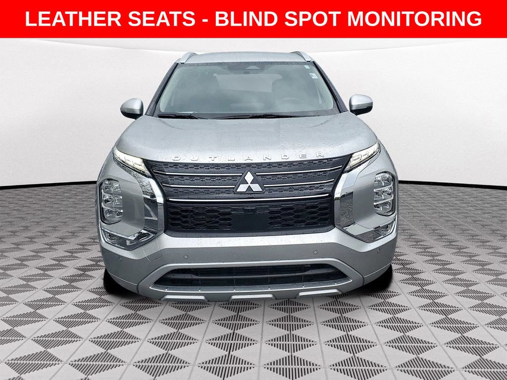 Used 2023 Mitsubishi Outlander SEL image 2