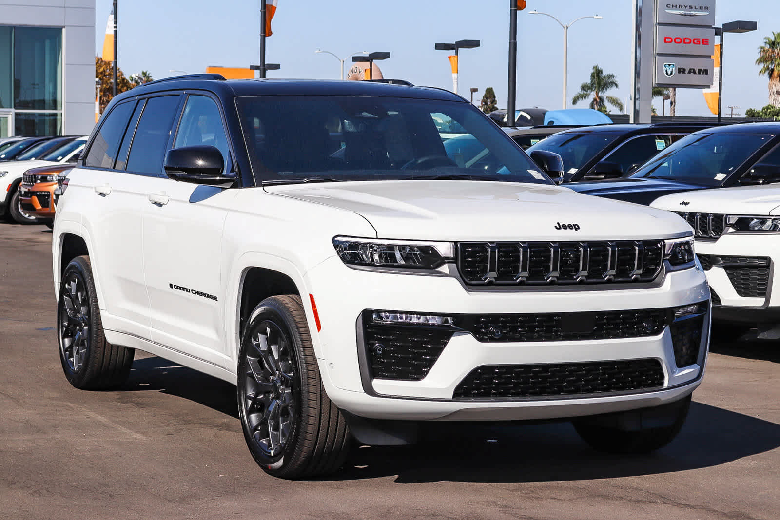 New 2027 Jeep Grand Cherokee Summit AWD/4WD image 3
