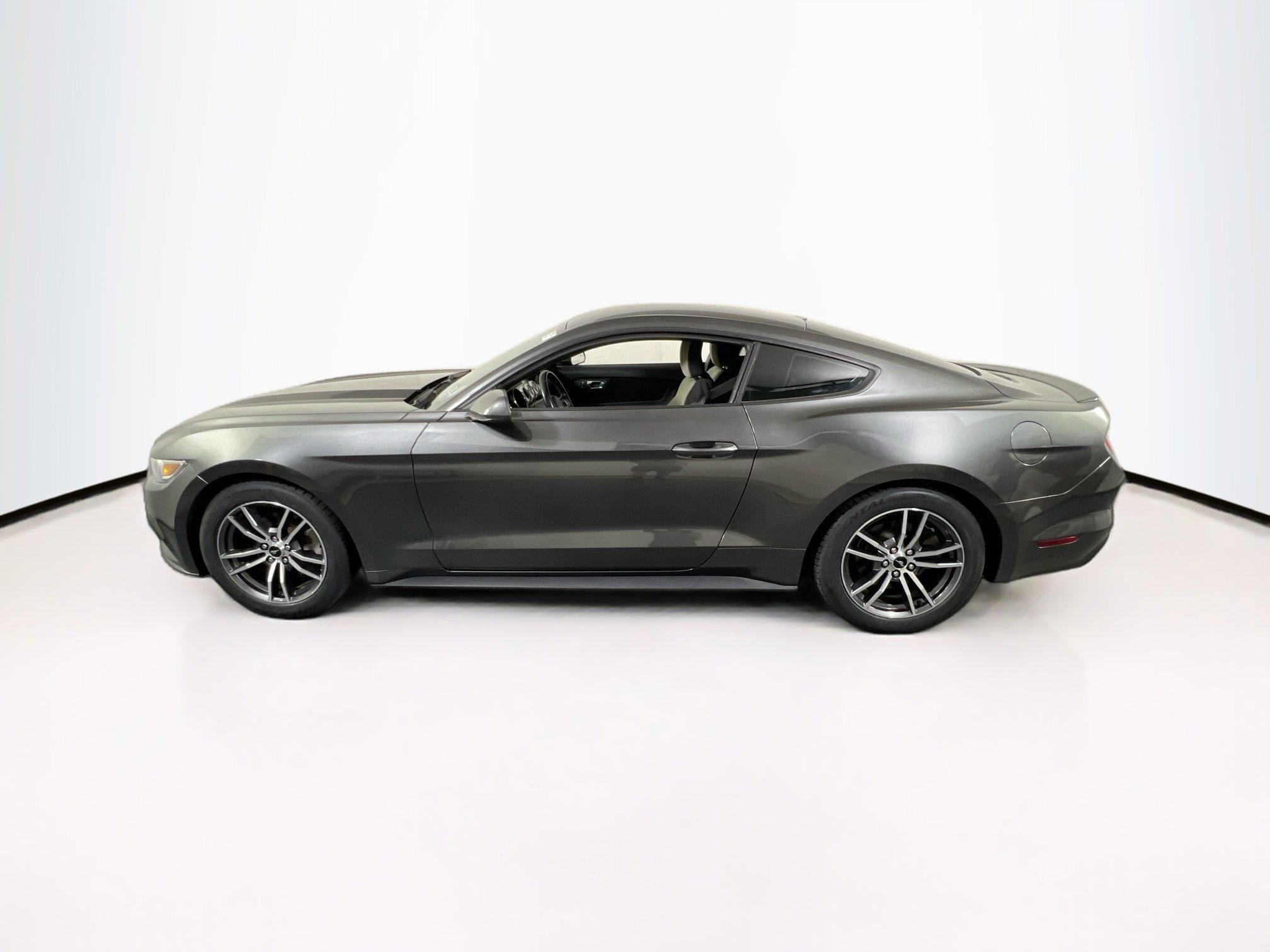 Used 2017 Ford Mustang Coupe image 8