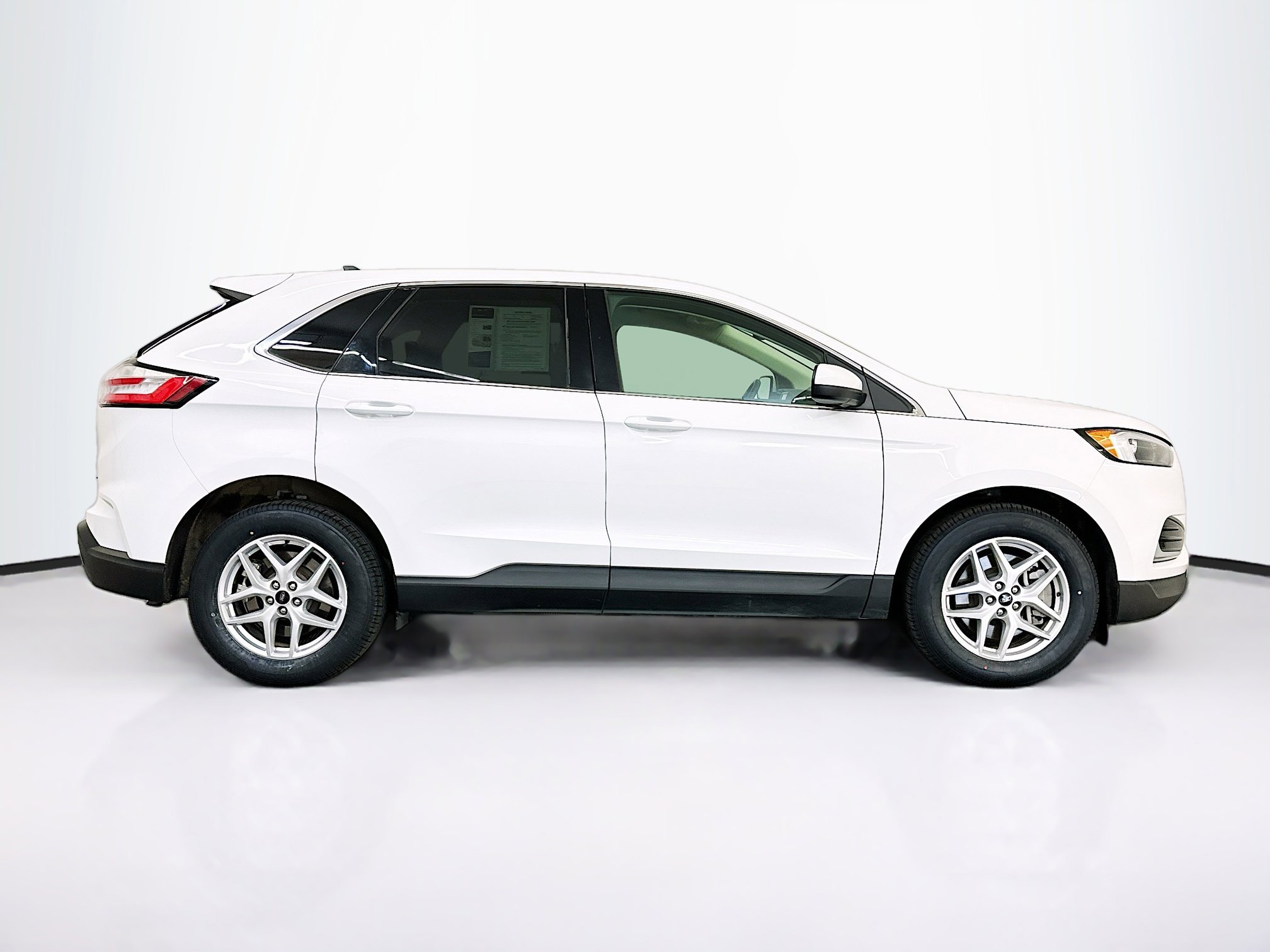 Used 2024 Ford Edge SEL image 10