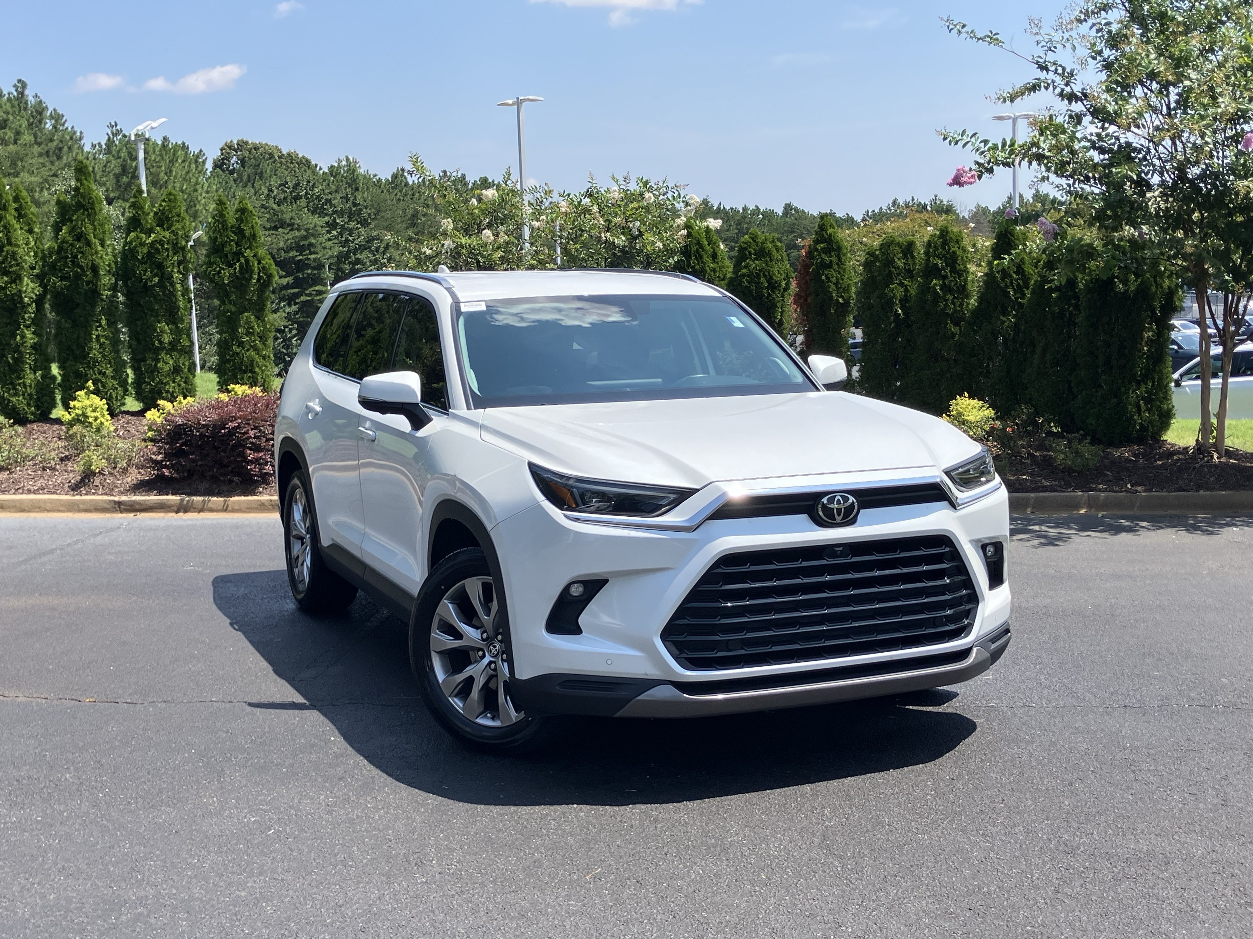 Used 2024 Toyota Grand Highlander FWD video 2