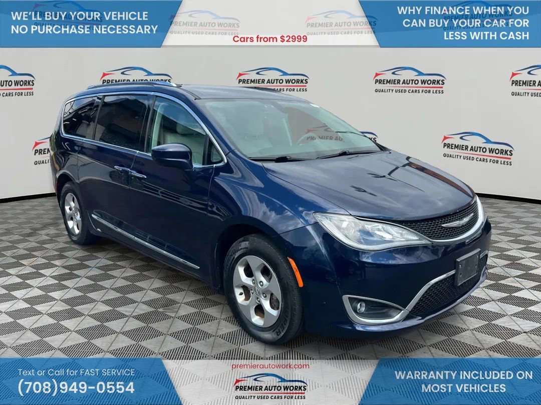 Used 2017 Chrysler Pacifica Touring-L Plus FWD image 3