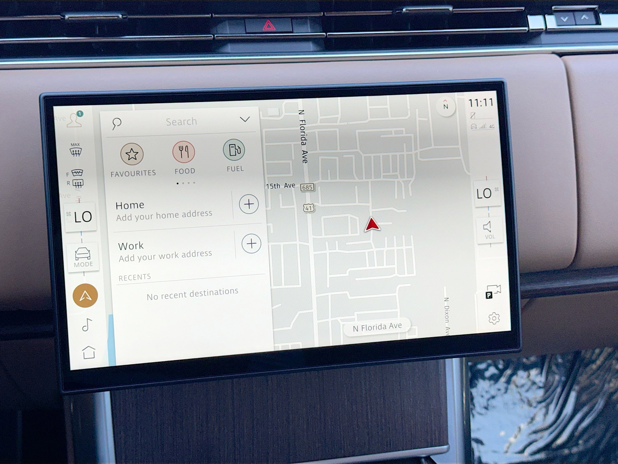 Used 2025 Land Rover Range Rover SE image 32