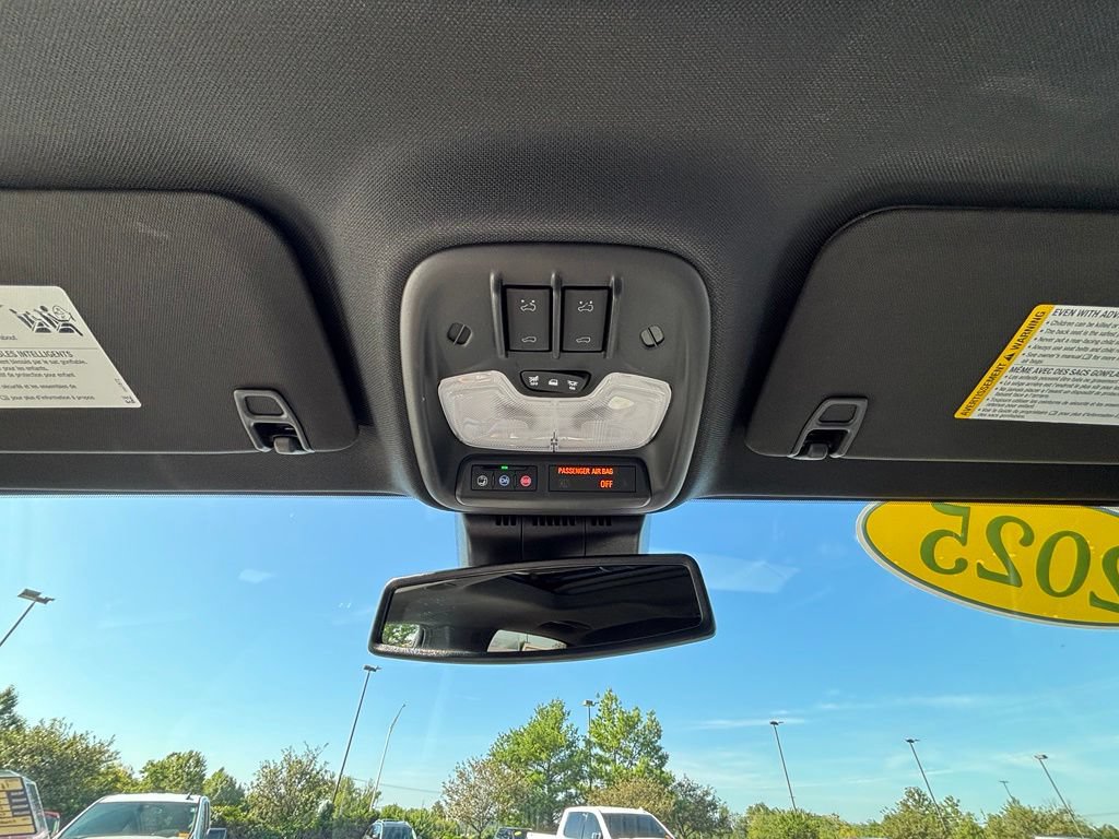 Used 2025 GMC Canyon AT4 w/ AT4X AEV Edition AWD/4WD image 38