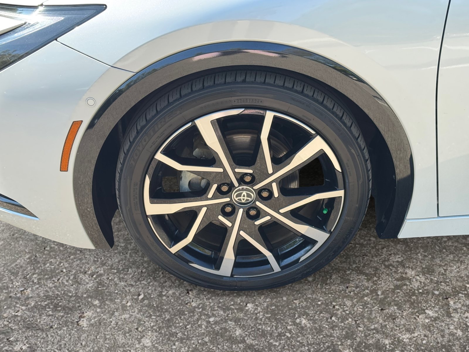 Used 2024 Toyota Prius Prime Premium w/ Advanced Technology Package FWD image 15