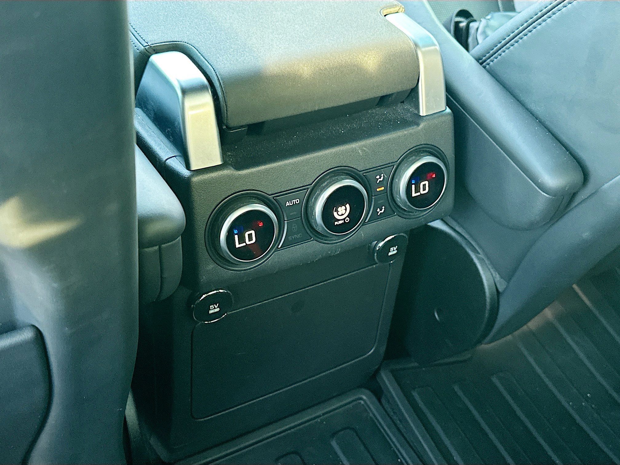 Used 2019 Land Rover Discovery HSE image 25