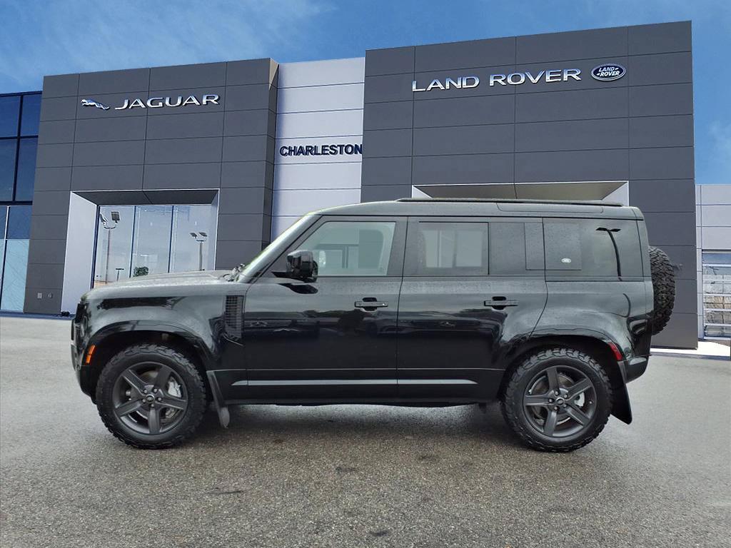 Used 2024 Land Rover Defender 110 X-Dynamic SE AWD/4WD image 2