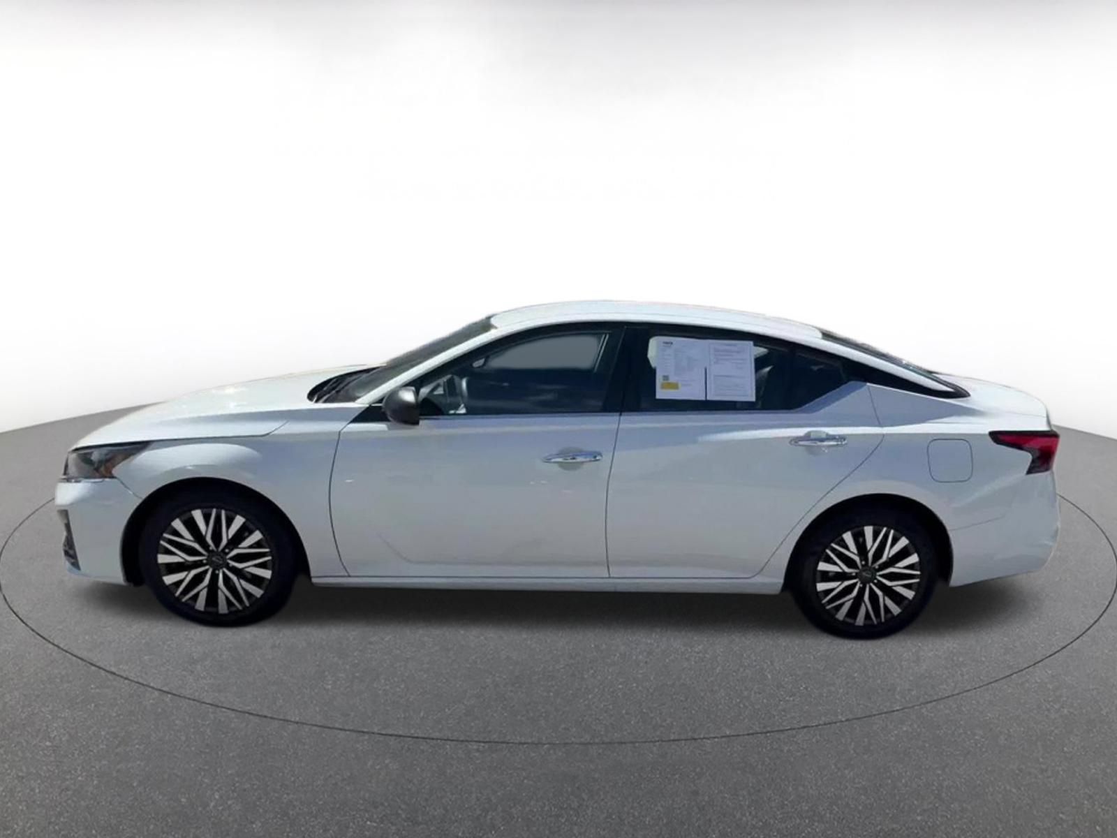 Used 2025 Nissan Altima 2.5 SV FWD image 8