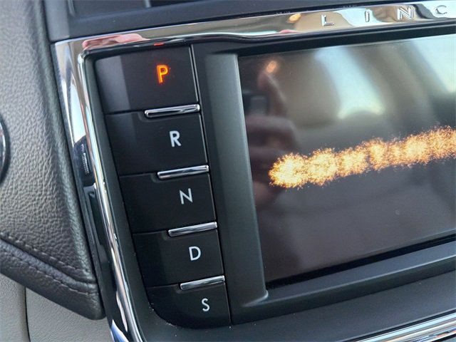 Used 2019 Lincoln Continental Reserve image 24