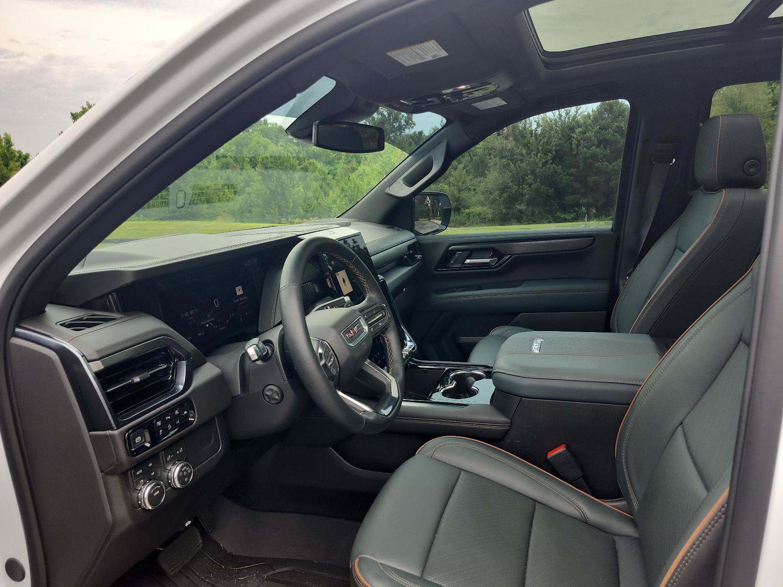 Certified 2026 GMC Yukon AT4 w/ LPO, Floor Liner Package AWD/4WD image 13