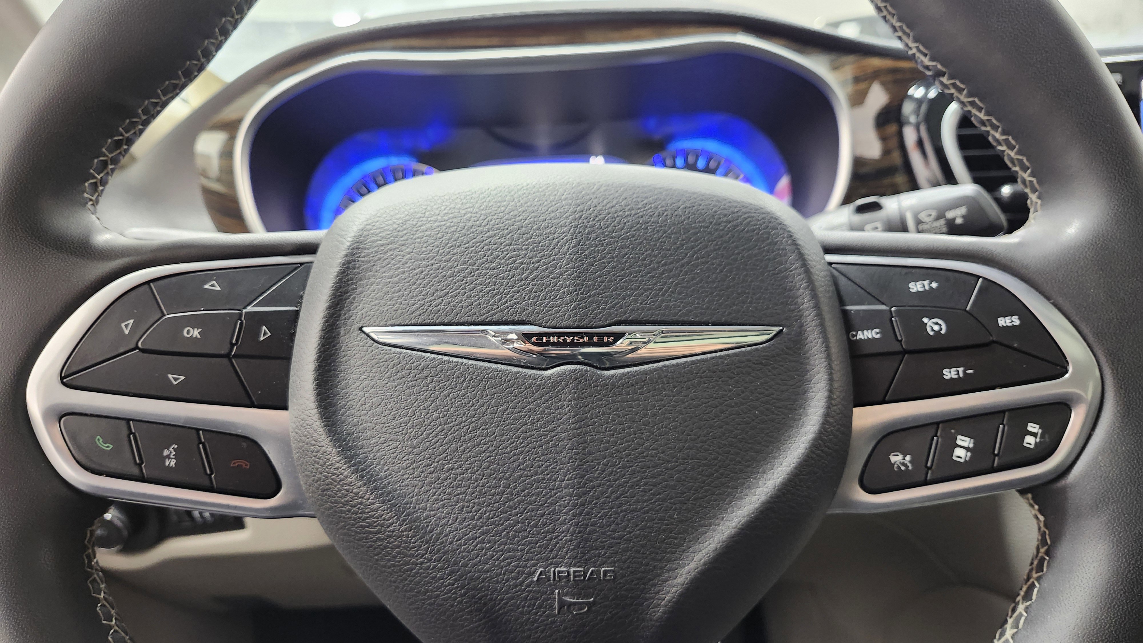 Used 2023 Chrysler Pacifica Limited image 28