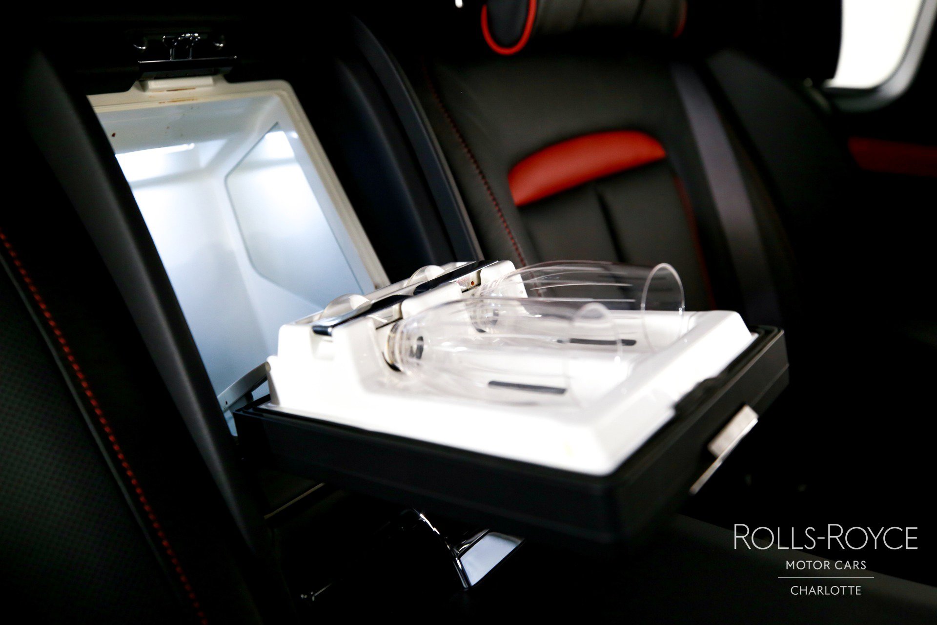 Used 2022 Rolls-Royce Cullinan Black Badge image 32