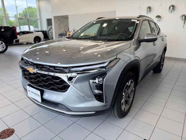Used 2026 Chevrolet Trax LT w/ Sunroof Package FWD image 34