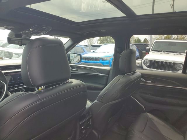 New 2026 Jeep Grand Cherokee Limited AWD/4WD image 11