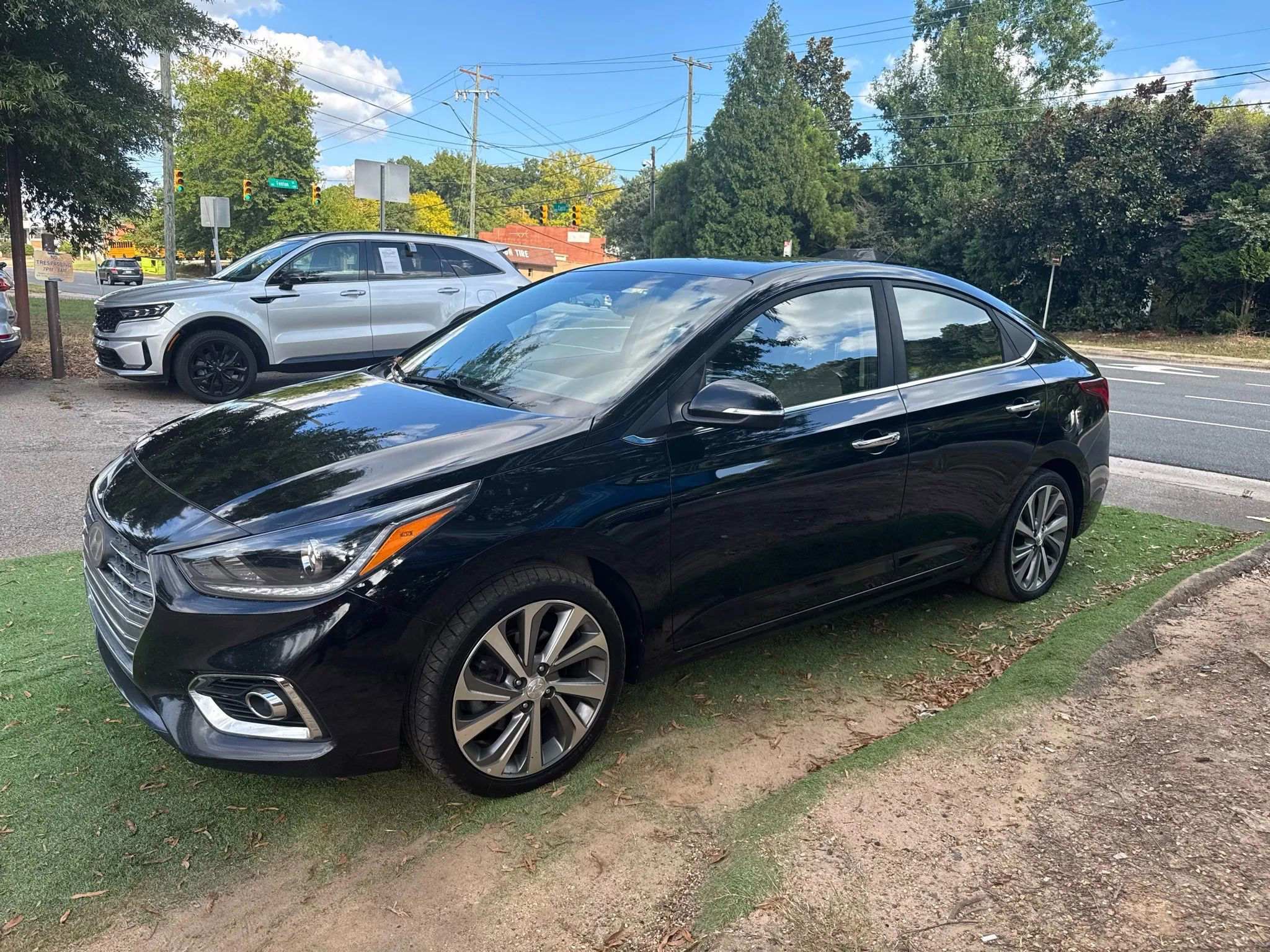 Used 2019 Hyundai Accent Limited image 2