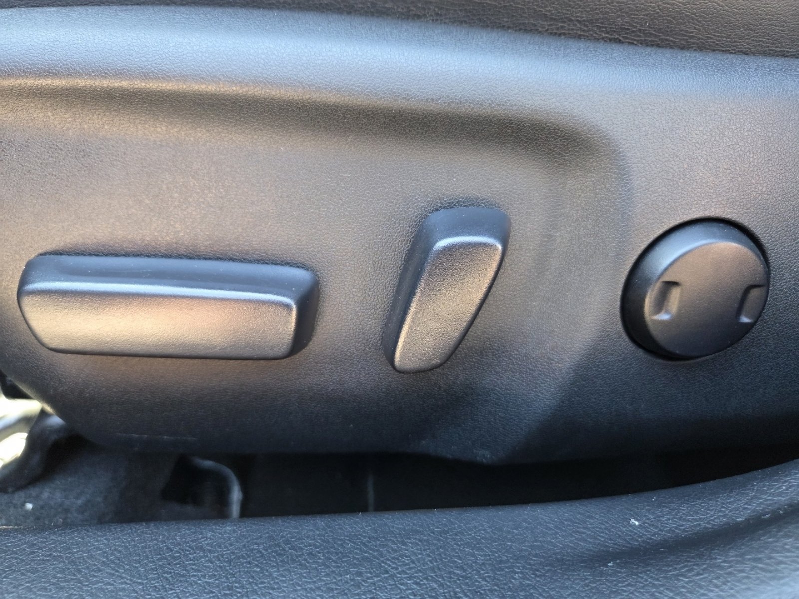 Used 2013 Toyota Camry SE FWD image 5